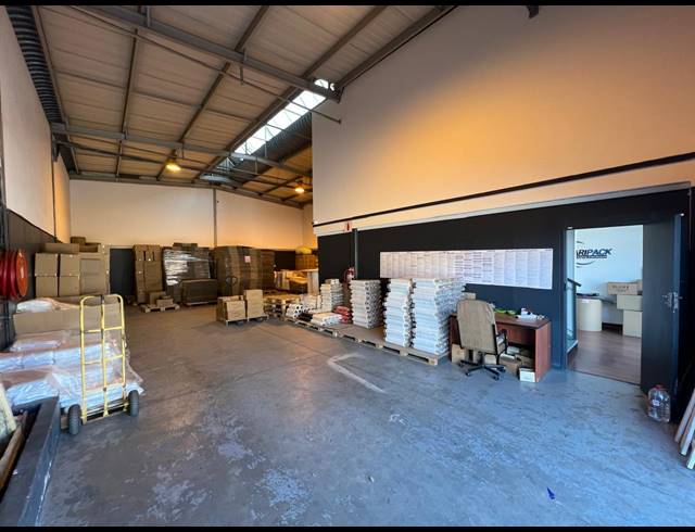 252M² WAREHOUSE TO LET IN LASER PARK